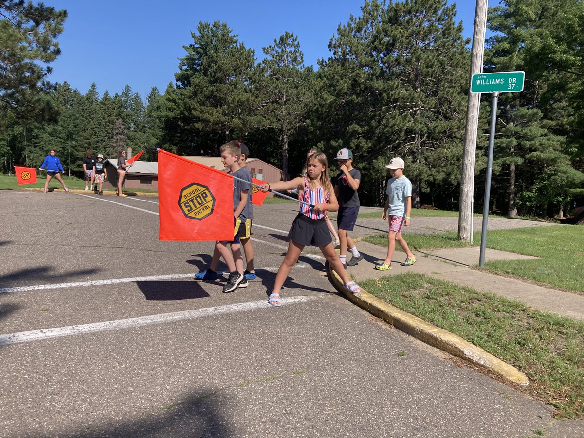 MnDPS_MSP's tweet image. At Legionville Safety Summer Camp in Brainerd, our troopers are teaching kids how to stay visible and safe as crossing guards, from proper flag angles to real-time practice.
It’s hands-on safety training for the next generation of street-smart Minnesotans.