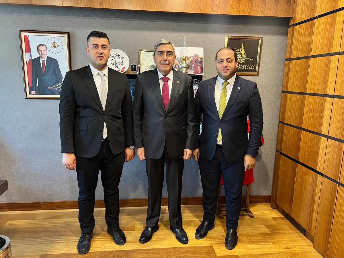 📍TBMM

Şehitkamil Gençlik Kolları Başkanımız Yakup Beşe (<a href="/bese_yakup/">Yakup Beşe🇹🇷</a> )ile birlikte Milletvekilimiz Sayın Eyüp Özkeçeci’yi (<a href="/EyupOzkececi/">Mehmet Eyup Özkeçeci</a> )ziyaret ettik.
Misafirperverliklerinden dolayı Sayın Vekilimize teşekkür ederim.

<a href="/abdulhamitgul/">Abdulhamit Gül</a> 
<a href="/fmfedaioglu/">Fatih Muhaddis FEDAİOĞLU</a> 
<a href="/FatmaSahin/">Fatma Şahin</a>
<a href="/mtahmazoglu/">Mehmet Tahmazoğlu 🇹🇷</a>