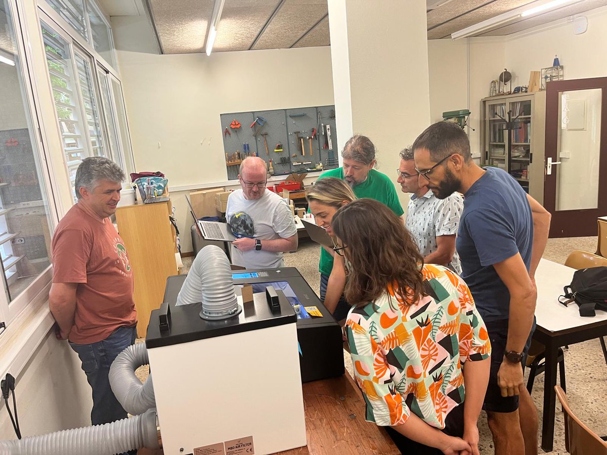 🔧 Avui i divendres, el <a href="/cesirecat/">CESIRE</a>  s'omple de maker. Seguim amb la  formació en cultura maker i fabricació digital per a les mentores digitals 4.0.
Tecnologia, creativitat i col·laboració per impulsar una educació que transforma des del fer.
#CulturaMaker <a href="/educaciocat/">Educació</a> <a href="/eniubo/">Esther Niubó</a>