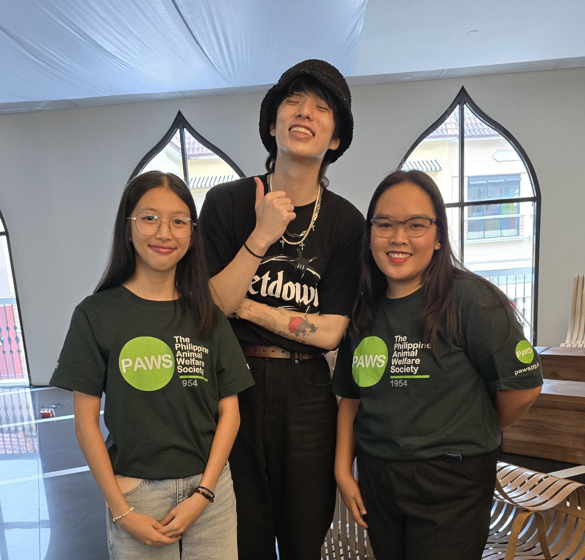 PAWSPhilippines's tweet image. eaJ x PAWS for 9 LIVES WITH EAJ¹ 🐈⬛🐈
We were honored to be part of 9 Lives with @eaJPark, a beautiful celebration of eaJ Park’s music, which was also an avenue to extend his love for animals brought to life through the kindness of Jars.