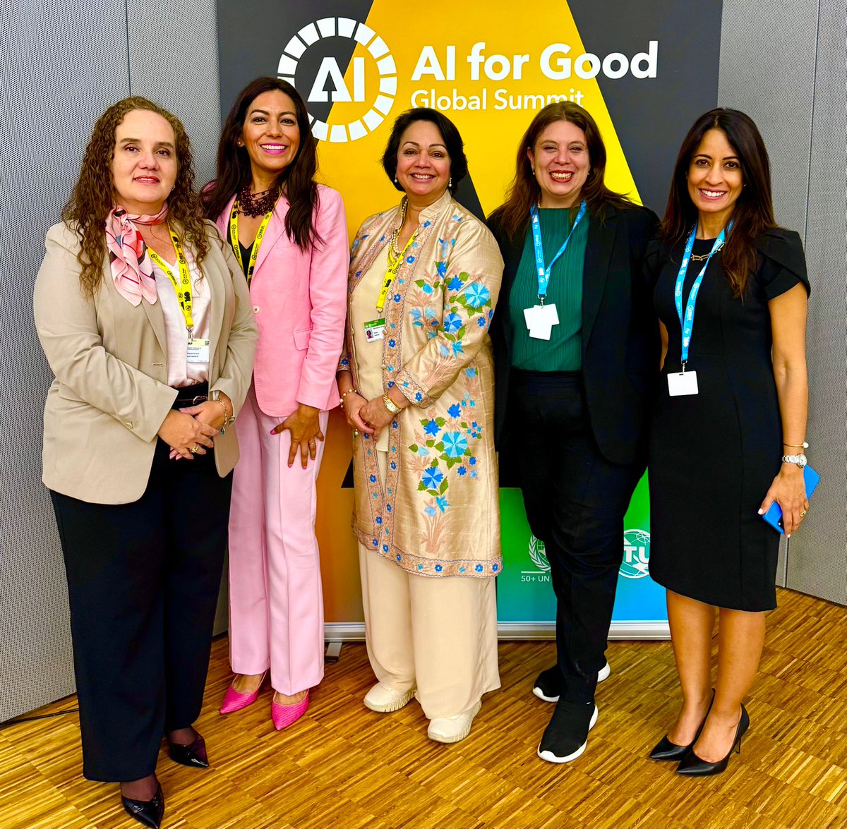CRC Colombia (@crccol) on Twitter photo .<a href="/ClaudiaXimenaB/">Claudia Ximena Bustamante</a>, Directora Ejecutiva, y <a href="/linaduquedelv/">Lina María Duque Del Vecchio</a>, Comisionada de la CRC, representaron a la Comisión en el ITU Network of Women Ministers and Leaders in ICT en el #WSIS+20, impulsando el liderazgo femenino y la equidad digital. .<a href="/ClaudiaXimenaB/">Claudia Ximena Bustamante</a>, Directora Ejecutiva, y <a href="/linaduquedelv/">Lina María Duque Del Vecchio</a>, Comisionada de la CRC, representaron a la Comisión en el ITU Network of Women Ministers and Leaders in ICT en el #WSIS+20, impulsando el liderazgo femenino y la equidad digital.