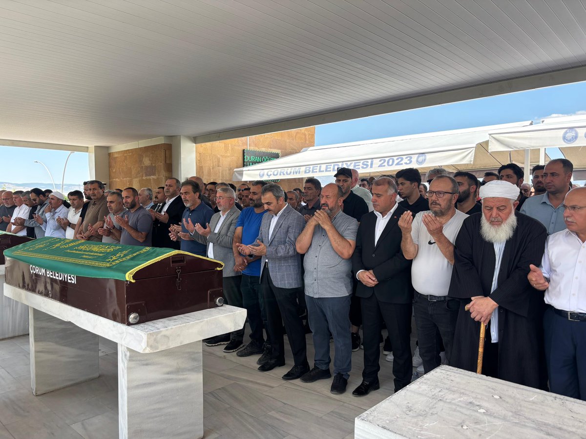 Çorum Belediyemizin ve Milli Görüş hareketinin emektarlarından Durmuş Batman kardeşimizi son yolculuğuna uğurladık.  Rabbimden merhuma rahmet,  acılı ailesi ve dostlarına sabri cemil niyaz ediyorum. Makamı cennet olsun inşallah.