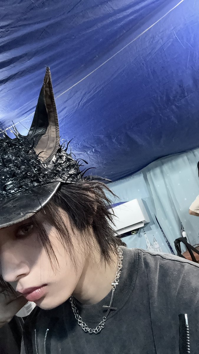 ———•———

#NEXnattakit
#BUS_BOSSINTHEBUILDING_MV
#BUSbecauseofyouishine