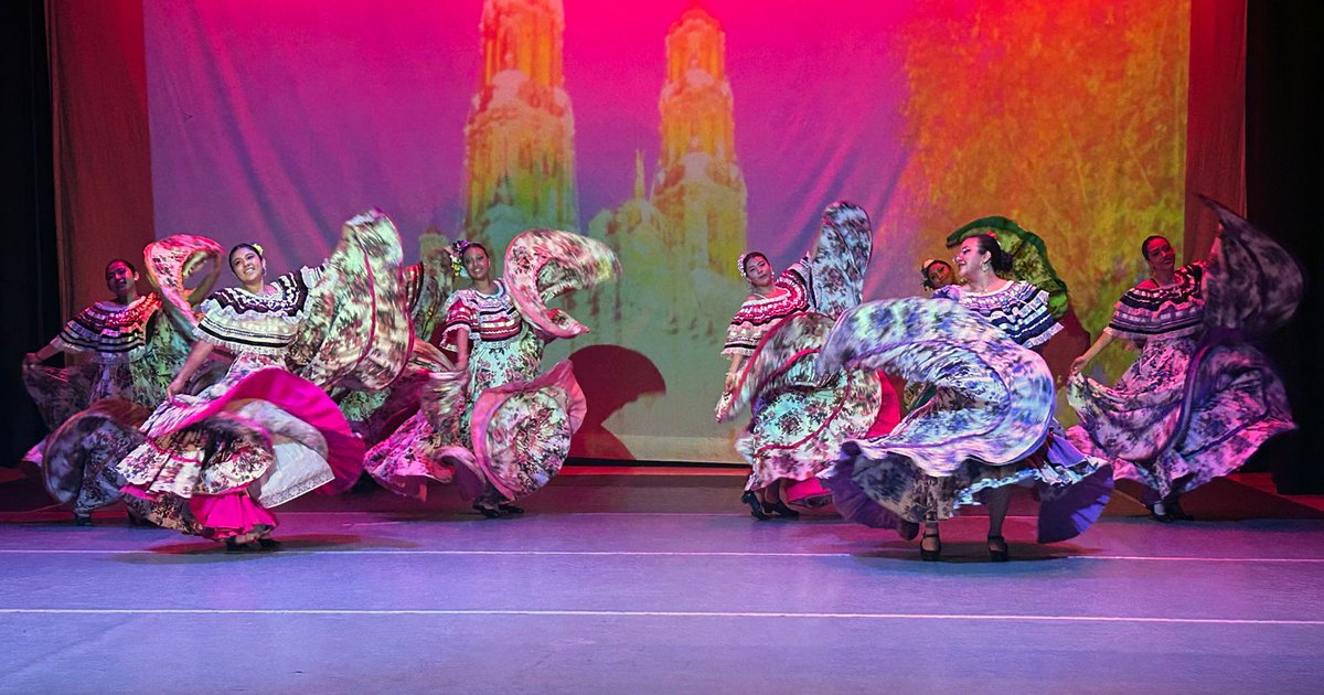 Buenos días.  Te invito a leer mi artículo de esta semana:
EL FASCISMO CONSPIRA CONTRA EL CONOCIMIENTO  Y LA CULTURA, Y MANTIENE UNA CRUZADA POR LA IGNORANCIA 
facebook.com/share/p/1HkJGz…