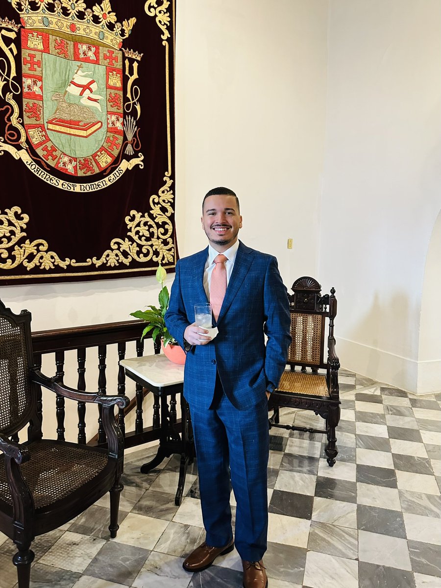 Buenos días 🌞✨

Hoy es un buen día para recordar que, aunque la vida te dé limones, tú sabes cómo hacer la mejor limonada 🍋💪🏽. Con actitud, propósito y gratitud, conviertes cada reto en una oportunidad para crecer y brillar. Que hoy no falte la sonrisa, el enfoque y esa