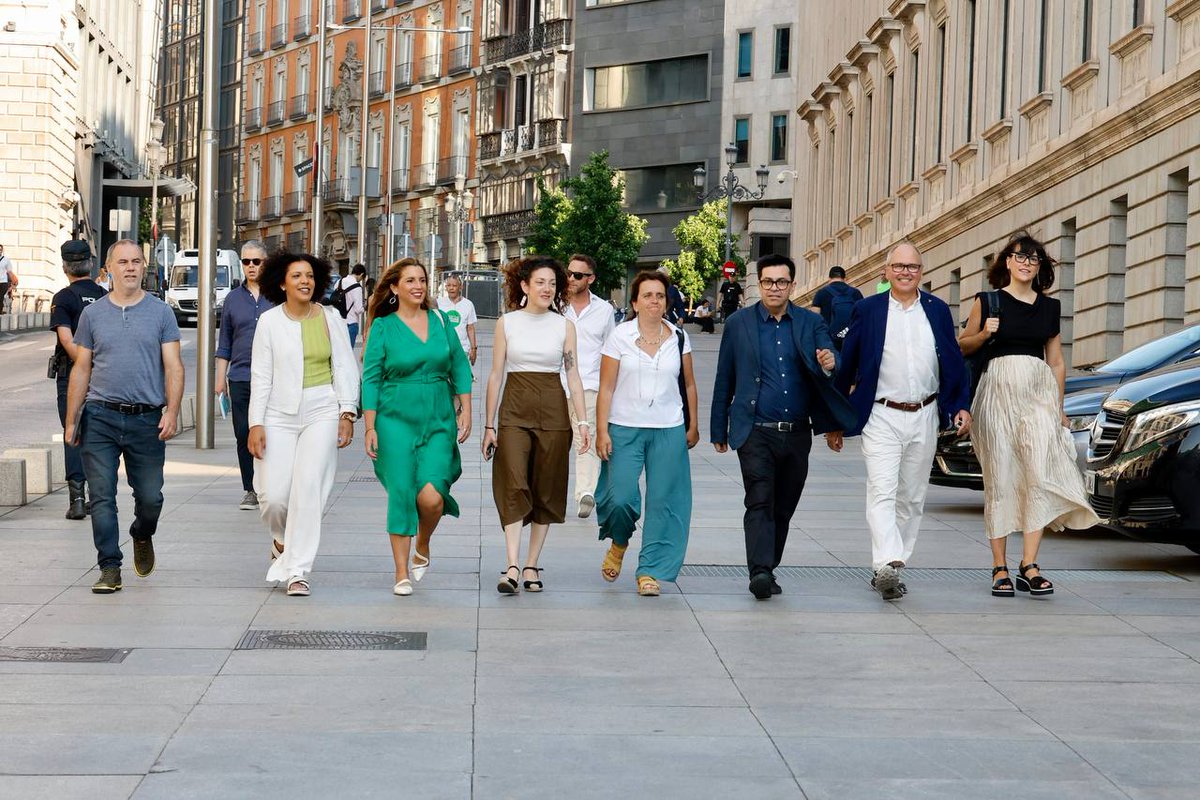 CandelaLopezT's tweet image. Avui era important demostrar a la ciutadania que Pedro Sánchez aplicarà mesures contundents contra la corrupció. Han recollit 10 de les 15 mesures que @SomComuns vam proposar, entre elles: sancions a empreses corruptores, protecció a denunciants i una agència estatal contra la…