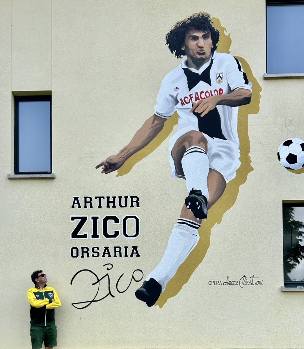 Vorige maand was ik in Udine, uitgenodigd voor het grote Zico-feest waarbij de Braziliaanse superster van weleer het stralende middelpunt was. Een man die zich ten doel heeft gesteld om nooit een fan teleur te stellen die een handtekening van hem wil. Hij hield woord. Prachtig!