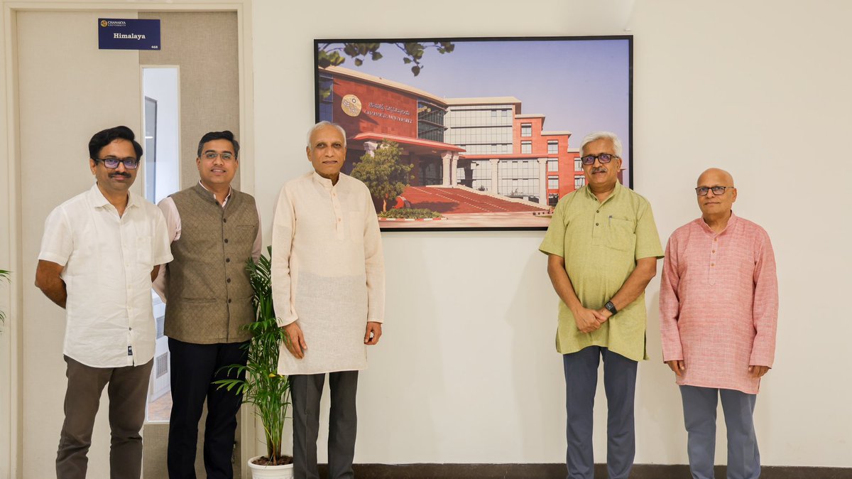 ChanakyaUni's tweet image. We were honoured to host Dr. Ramaswami Balasubramaniam (Dr. R Balu) @drrbalu at Chanakya University today. 
A renowned development scholar, author, and public policy advocate, Dr. Balu is widely respected for his impactful work with rural and tribal communities across India. 
He…