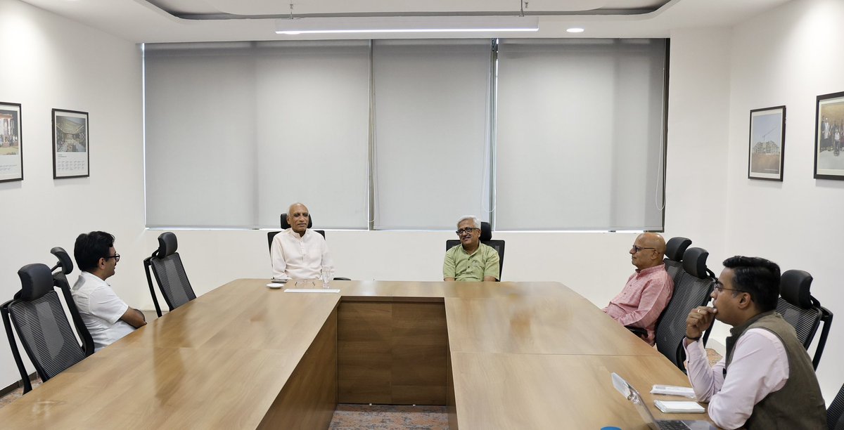 ChanakyaUni's tweet image. We were honoured to host Dr. Ramaswami Balasubramaniam (Dr. R Balu) @drrbalu at Chanakya University today. 
A renowned development scholar, author, and public policy advocate, Dr. Balu is widely respected for his impactful work with rural and tribal communities across India. 
He…