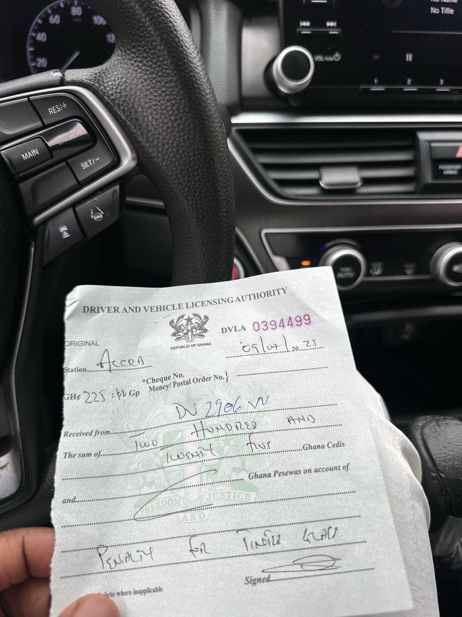 JoelHammond_'s tweet photo. So right now we are being fined 225GHS on the spot for have tinted Glasses? Wow! Yoo https://t.co/CNOdxMGgrM