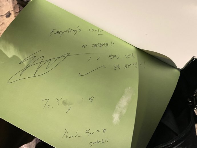 sangwonspics's tweet photo. OP was studying Korean and ran into Sangwon and she’s a fan.. OP didn’t have paper or a pen with her, so Sangwon went to a convenience store
himself, bought a pen, signed her book, and left. He told the OP to keep the pen too.. he’s the sweetest😭
#이상원 https://t.co/LNQhd1yBGl