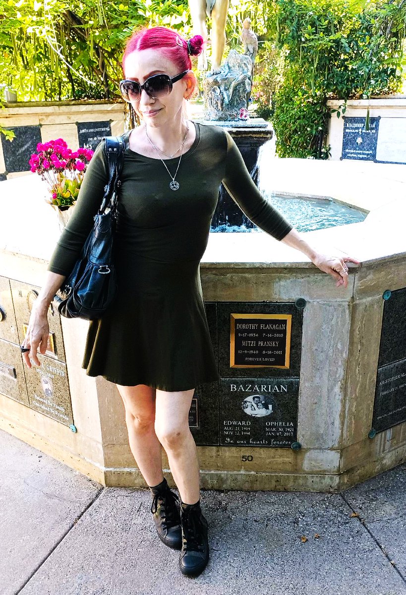Hollywood Forever cemetery,under the sun and i didnt burn up!😝🪦⚰️💀👻