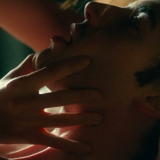 my god she fucked his brains out😭😭😭
#thebuccaneers