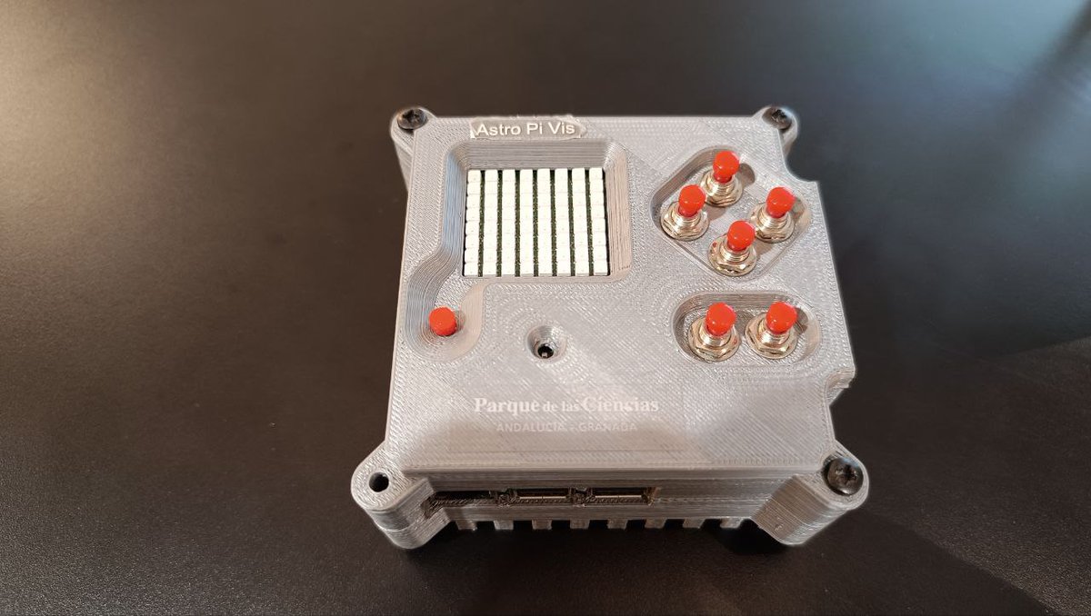 ToniHortal's tweet image. Segona sessió del taller d&apos;#AstroPi, dedicada a la Mission Zero, de l&apos;#ESEROSummerCamp2025 al #ParqueDeLasCiencias de #Granada. Hem seguit tots els passos per a assolir la missió amb èxit!