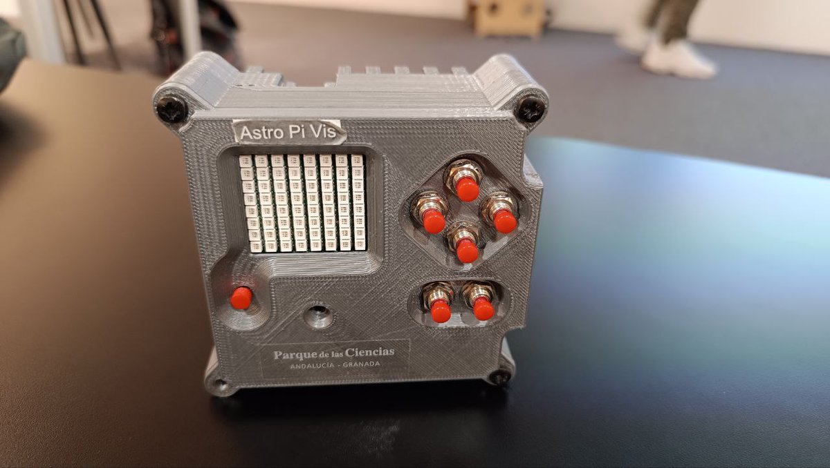 ToniHortal's tweet image. Segona sessió del taller d&apos;#AstroPi, dedicada a la Mission Zero, de l&apos;#ESEROSummerCamp2025 al #ParqueDeLasCiencias de #Granada. Hem seguit tots els passos per a assolir la missió amb èxit!