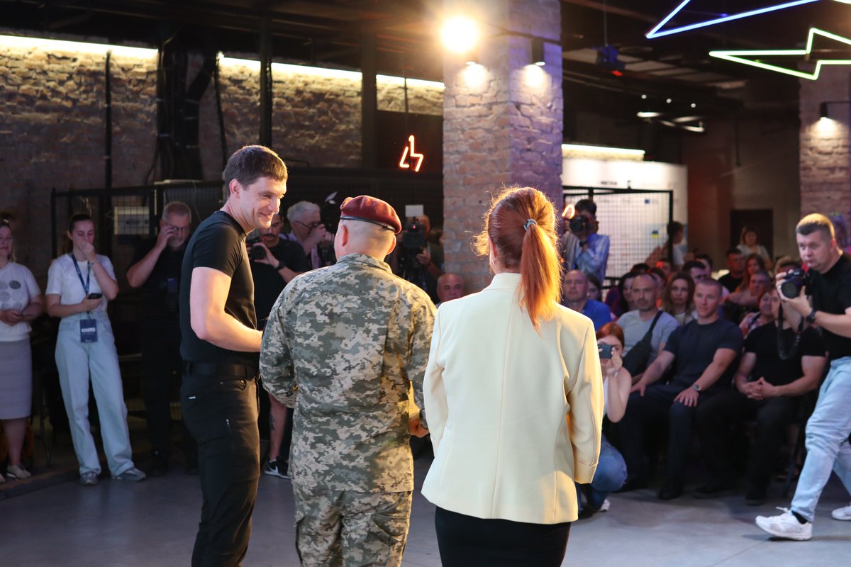 IOMUkraine's tweet image. Over 7,000 demobilized veterans live in Zaporizhzhia region. With support from the European Union @EUDelegationUA, IOM organized a job fair in Zaporizhzhia to support veterans and their families access new career opportunities and reintegrate into civilian life.