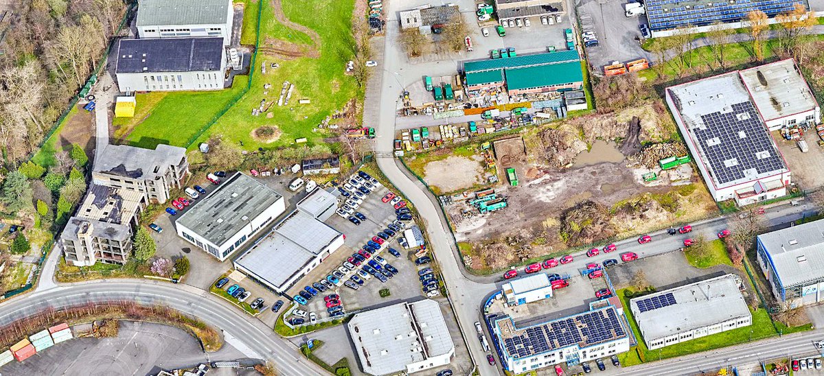 Photovoltaikanlagen, Dach- und Fassadenbegrünung und nachhaltiges Wärmekonzept: In dieser Woche hat unser Gebäudemanagement (#GMW) die ersten Ausschreibungen für den Neubau des städtischen Betriebshofes am Giebel 46 auf den Markt gebracht. ➡️ wuppertal.de/presse/meldung… #Wuppertal