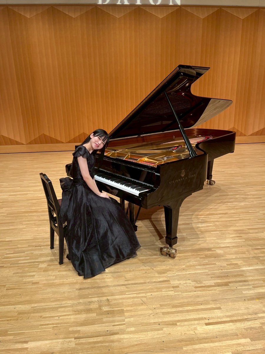 前期発表会でした🎹🩶
反省するところはしっっっかりと反省して、成長したところはもっっっと究めていきます！！
暑い中ご来場いただいた皆さま、スタッフの皆さま、そして先生方、ありがとうございました🫧
