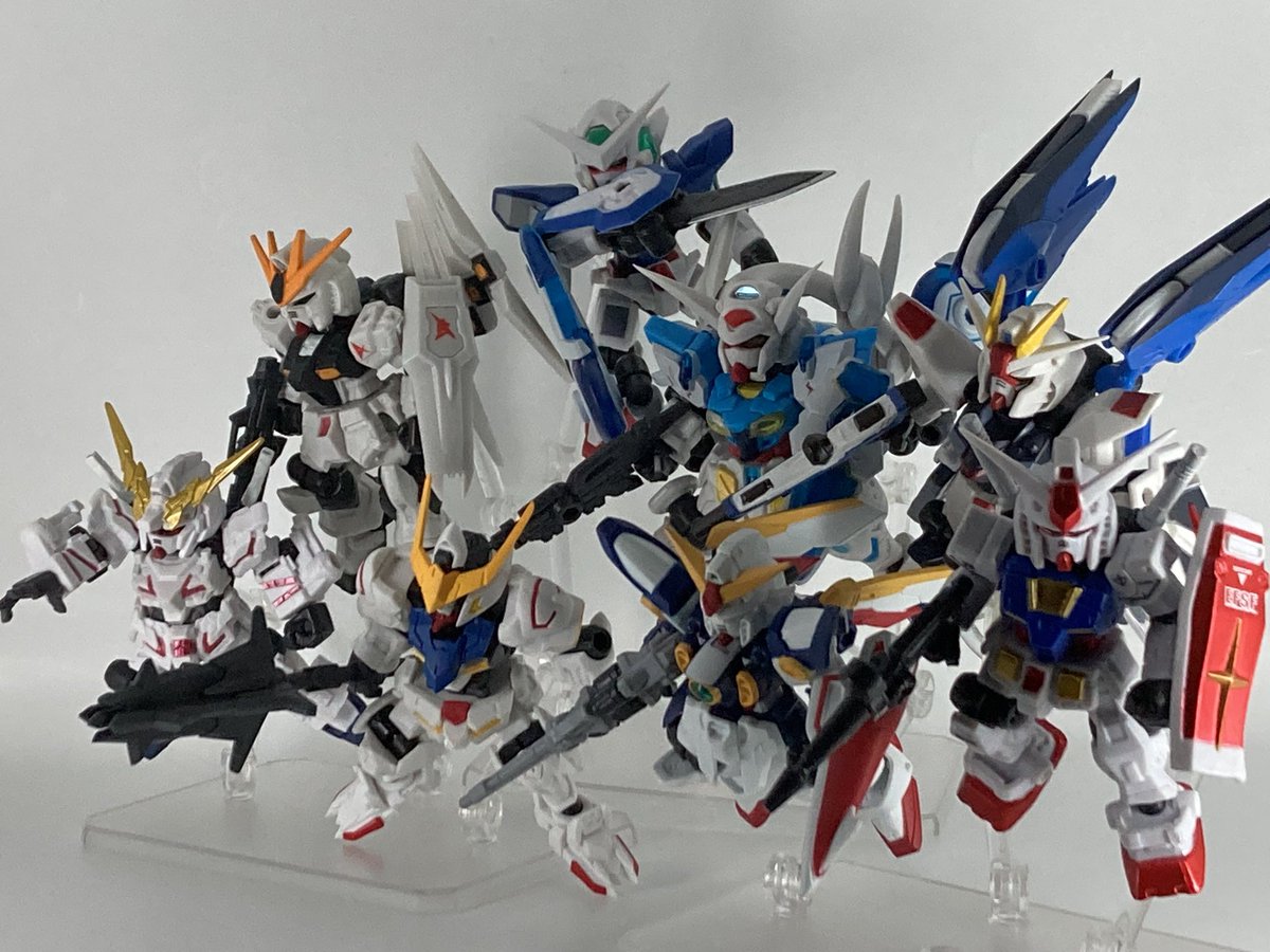 Hiroro7sword's tweet photo. #モビルスーツアンサンブル
#Gジェネ
こういうディスプレイもたまにはいいね(*´∇｀*)
本当はもっと後ろも並べたかったけど画角が…
しかし手前側はほぼ並べられるモビルスーツアンサンブルのラインナップにも脱帽です！ https://t.co/IaFI2RNvpx