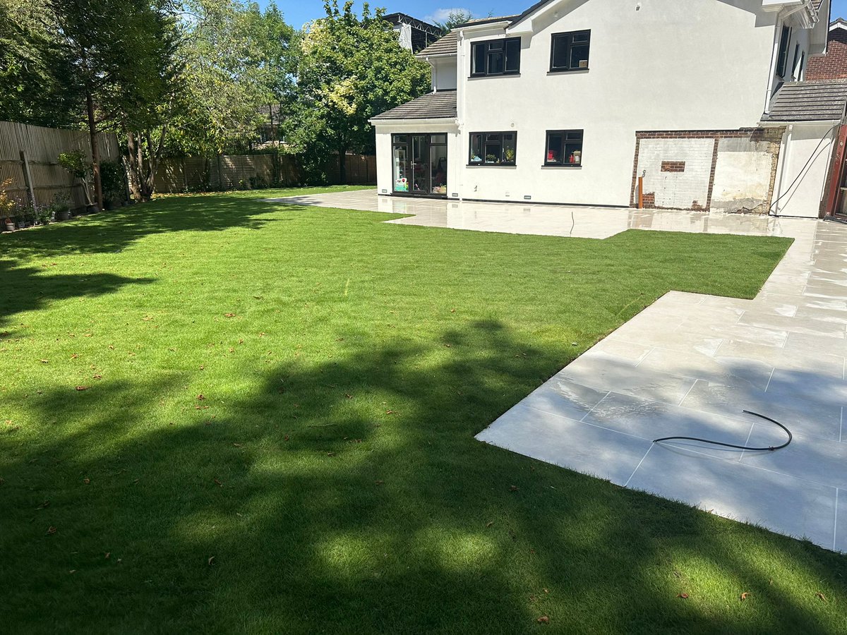 🚨After just seven working days, this garden was completely transformed. The porcelain patio provides a stylish, practical space for outdoor dining and relaxing, while the lush new lawn looks stunning. 🙌

☎️ 0208 485 7638 for more information.

#crownpaving #surrey #kent #home