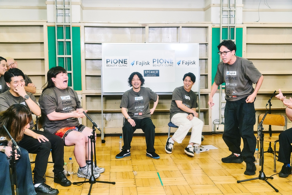 qj_web's tweet photo. 【写真60���以上】#アトムレイジ 完結編レポート 🔥
あとむvsおもち、10年しゃべらなかったふたりがついに…

https://t.co/rPcKTp3dM4

✔あとむvsおもち。意外なかたちで決着…!?
✔史上最悪のクソゲンカも解決なるか
✔ニューヨークも大ちゃんに踊らされていただけなのか https://t.co/2Q2C9cIiPH