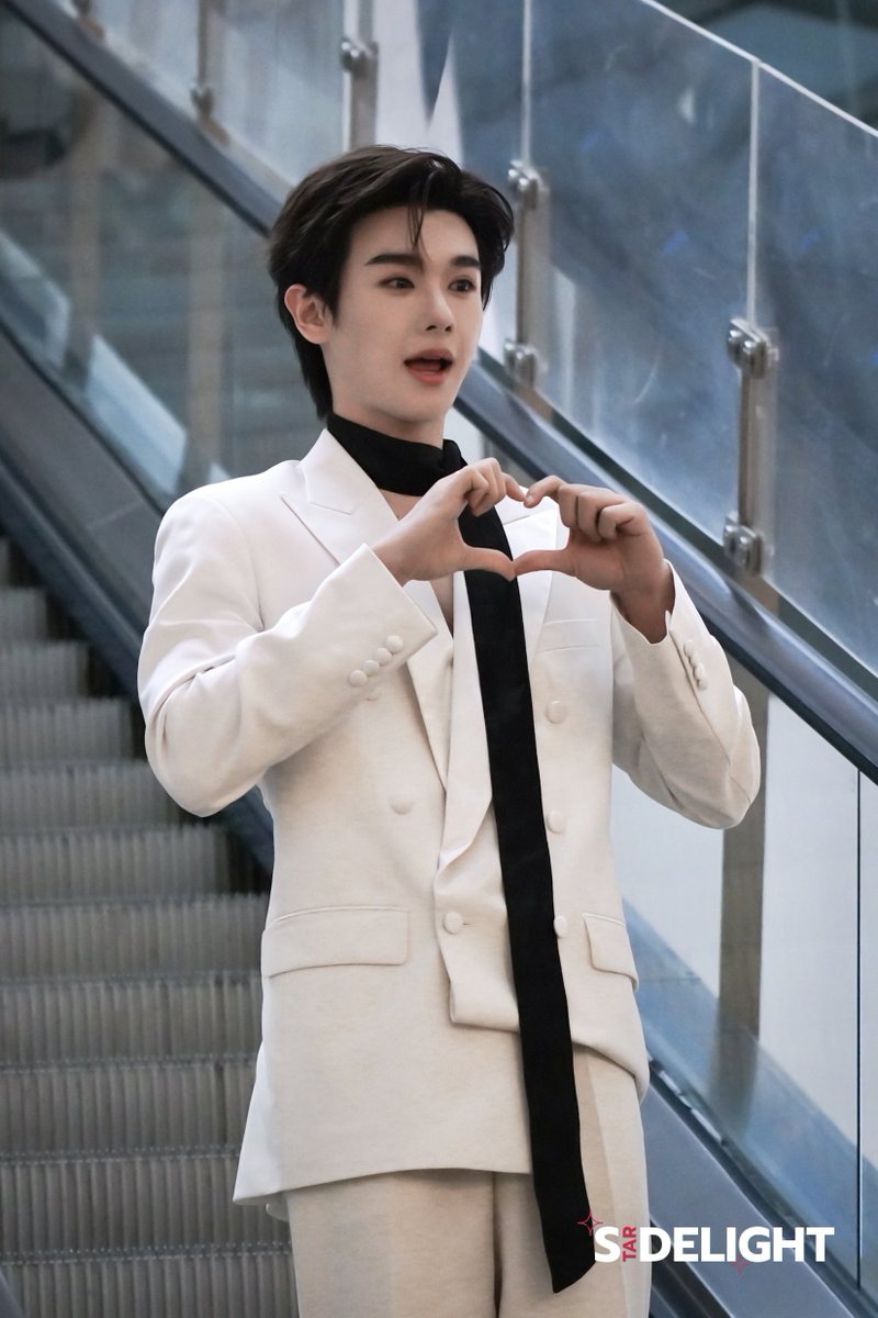 StarDelight_ent's tweet photo. มาแล้ววว น้อง "นาย กรชิต" ในงาน "Insight Entertainment: Beyond the Screen"

NEXT CHAPTER WITH NNINE 
#Beyondthescreenxนายกรชิต
#Beyondthescreen #InsightEnt2025
#InsightEntertainment
#YYDSent  #นายท่านกรชิต #นายกรชิต  #NineKornchid #高卿尘 https://t.co/AkRzQzGvWG