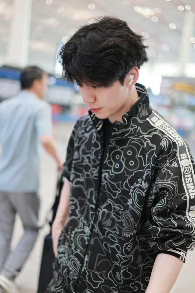 morpheustian_'s tweet photo. 250709. Beijing ✈️ Changchun

#HuYutong #胡宇桐 https://t.co/PlORLR8DFw