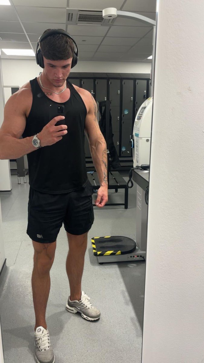 CaidenAlpha's tweet photo. Morning work out ✅ 💪 who’s planning to step up and serve today? 🤑 https://t.co/sIDu1CEoFz