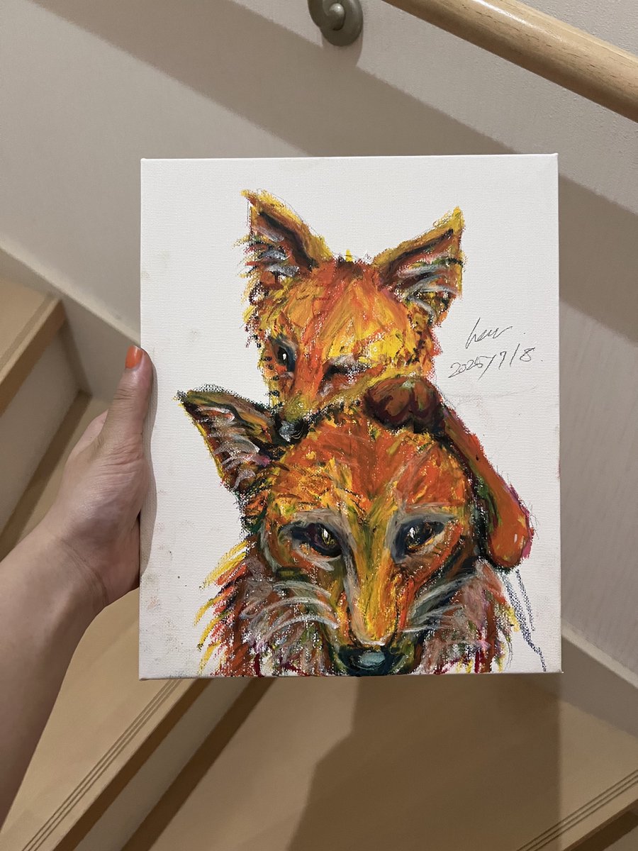 親キツネ 子キツネ🦊🦊
柴崎先生のアートクレヨンで試し書き〜🖍
柔らかくねっちりした質感でとても描きやすかった！
発色が良くて力強い絵が描けました🥹
#オイルパステル