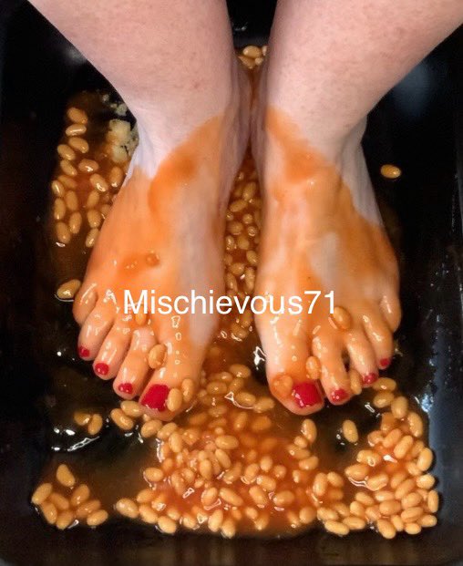 mischievous71's tweet photo. Beans on toes anyone? 😘😘 @FeetFinder @feetloversFLO #feetfetısh #toes #foot_worship #sexyfeet #messyfeet https://t.co/s1jimQHkgv