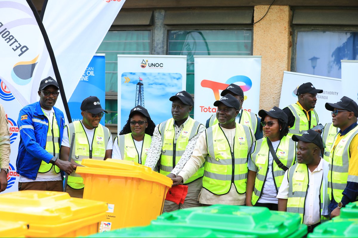 PAU_Uganda's tweet photo. 🌍 Today, @PAU_Uganda joined @TotalEnergiesUG, @CNOOCUgandaLtd, @UNOC_UG, @nemaug, @EACOP_ and leaders from Nwoya District for a series of impactful activities in celebration of World Environment Day for the oil and gas sector.

💧 We officially handed over garbage collection tools, commissioned water tanks for Anaka District Hospital, and took part in a town cleaning exercise in Anaka Town—all in support of environmental conservation and community well-being.

Together, we continue to drive sustainability and promote a cleaner, healthier future for all. 🌱♻️

#WorldEnvironmentDay2025 #WED2025 #SustainabilityInOilAndGas #CreatingLastingValue #CleanerCommunities #NwoyaDistrict