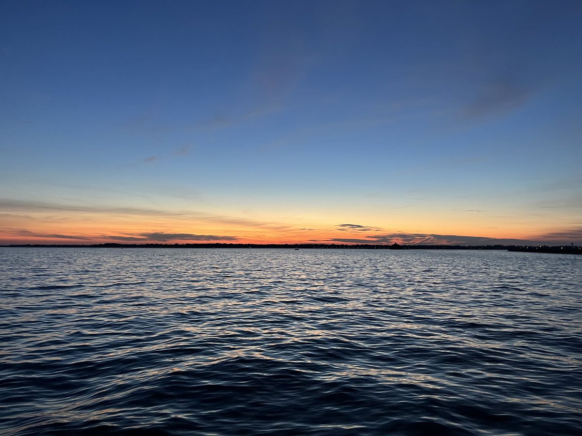 Both Lakes Erie and Ontario warming quickly. Lake Erie is 74 deg. Lake Ontario is 72 deg. ⁦<a href="/AaronCh7Weather/">Aaron Mentkowski</a>⁩