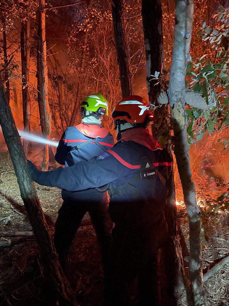 sdis27's tweet photo. Depuis Dimanche, 24 sapeurs-pompiers du #Sdis27 sont engagés au sein de la colonne de renfort #Normandie 
Protection de points sensible, attaque du #fdf , ... Leur engagement opérationnel est sans faille pour aider les collègues du @SDIS11OFFICIEL et la population de l'Aude https://t.co/mVkntwMXiG
