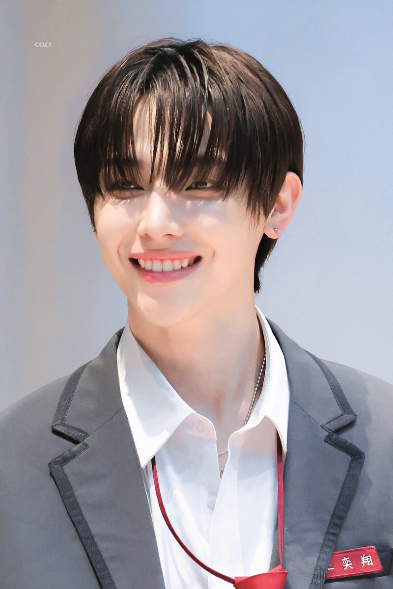 020709_'s tweet photo. #HAPPY_NICHOLAS_DAY https://t.co/AAzZEoMDCk