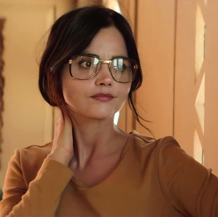 ClaraFan's tweet image. Just binge watched The Serpent, very good watch! (I folded)