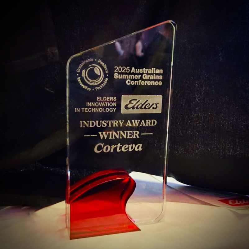 Emma Twine and Dan Cornally were delighted to accept the Elders Innovation in Technology award at the 2025 Australian Summer Grains Conference tonight on behalf of Corteva Agriscience. This award recognises the introduction of new technology that assists the summer grains