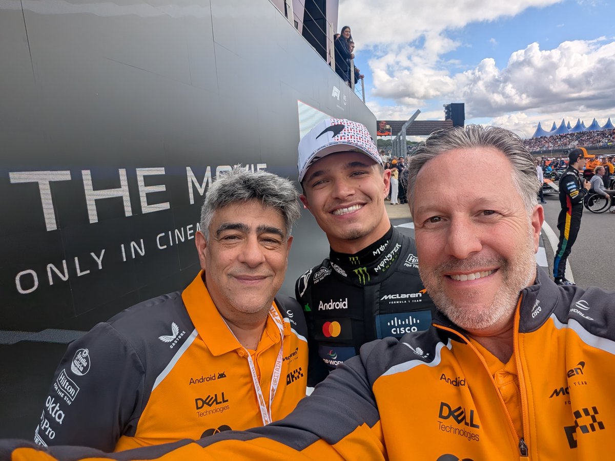 Selfies on point last week 😮‍💨🤳

#McLaren | <a href="/GooglePixel_US/">Google Pixel</a>