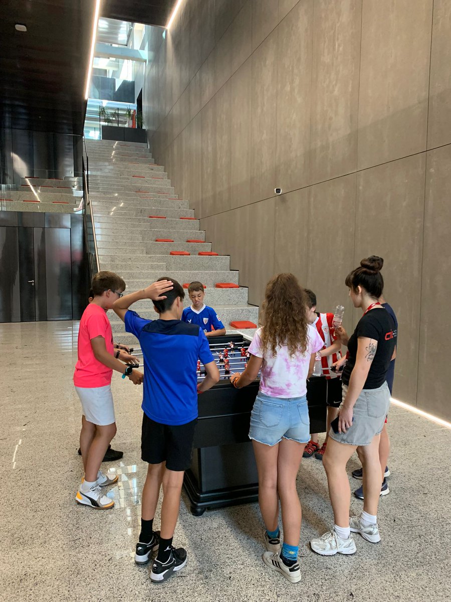 ¡Tecnología, diversión y mucho aprendizaje en el Summer Camp de AIC!

Niños y niñas de entre 8 y 12 años están disfrutando de dos semanas llenas de emoción, tecnología y diversión, donde la movilidad sostenible se convierte en una auténtica aventura