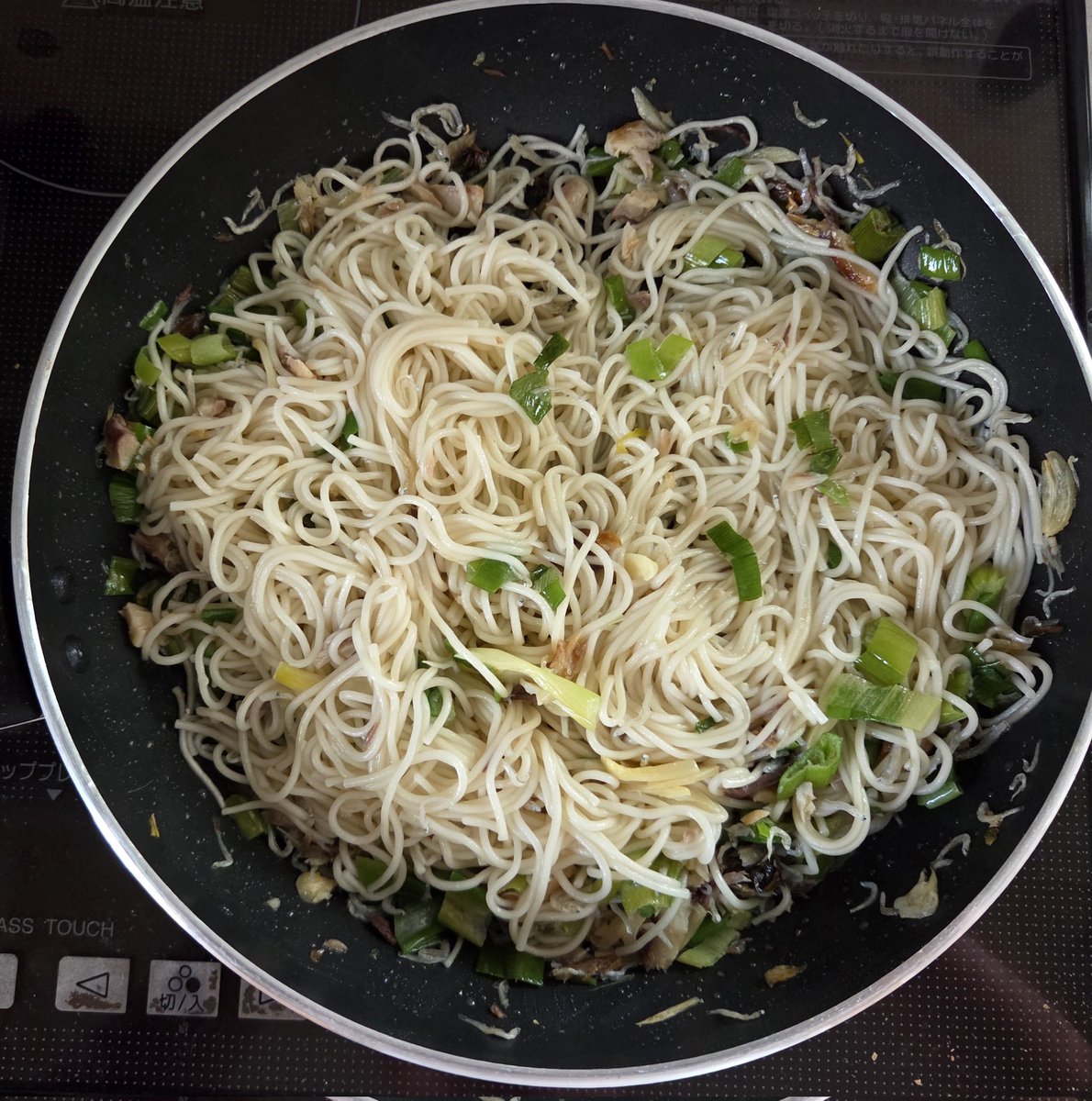 AS1GfK2hd079b3H's tweet photo. 2025年7月9日昼ごはん
鯖シラス長ネギのペペロンチーノ
温麺
#おうちごはん #料理男子 #料理記録 #食事記録 #温麺 #Unmen
#昼ごはん #料理好きな人と繋がりたい #日常垢 #Lunch #cooking #Japanesefood https://t.co/8xUw2lpOLR