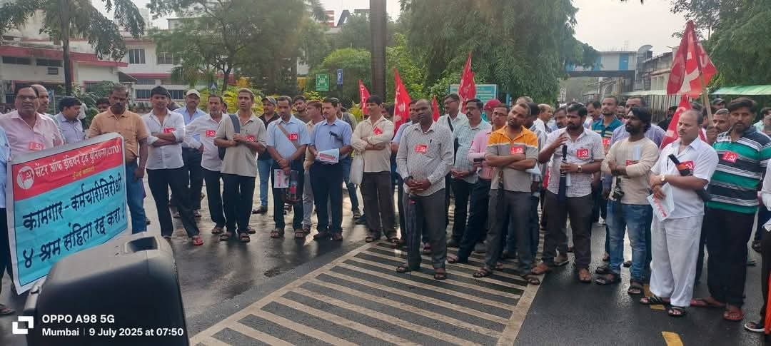 Orgasamistt's tweet photo. India's workers are on strike—halting work, demanding dignity. Their message is clear: No justice, no labor

A Thread 🧵 to Show #9thJulyGeneralStrike  All Over India 

Lets Start from Maharashtra 

CEAT Factory, Maharashtra, Total Strike https://t.co/2PSPTnUfnM
