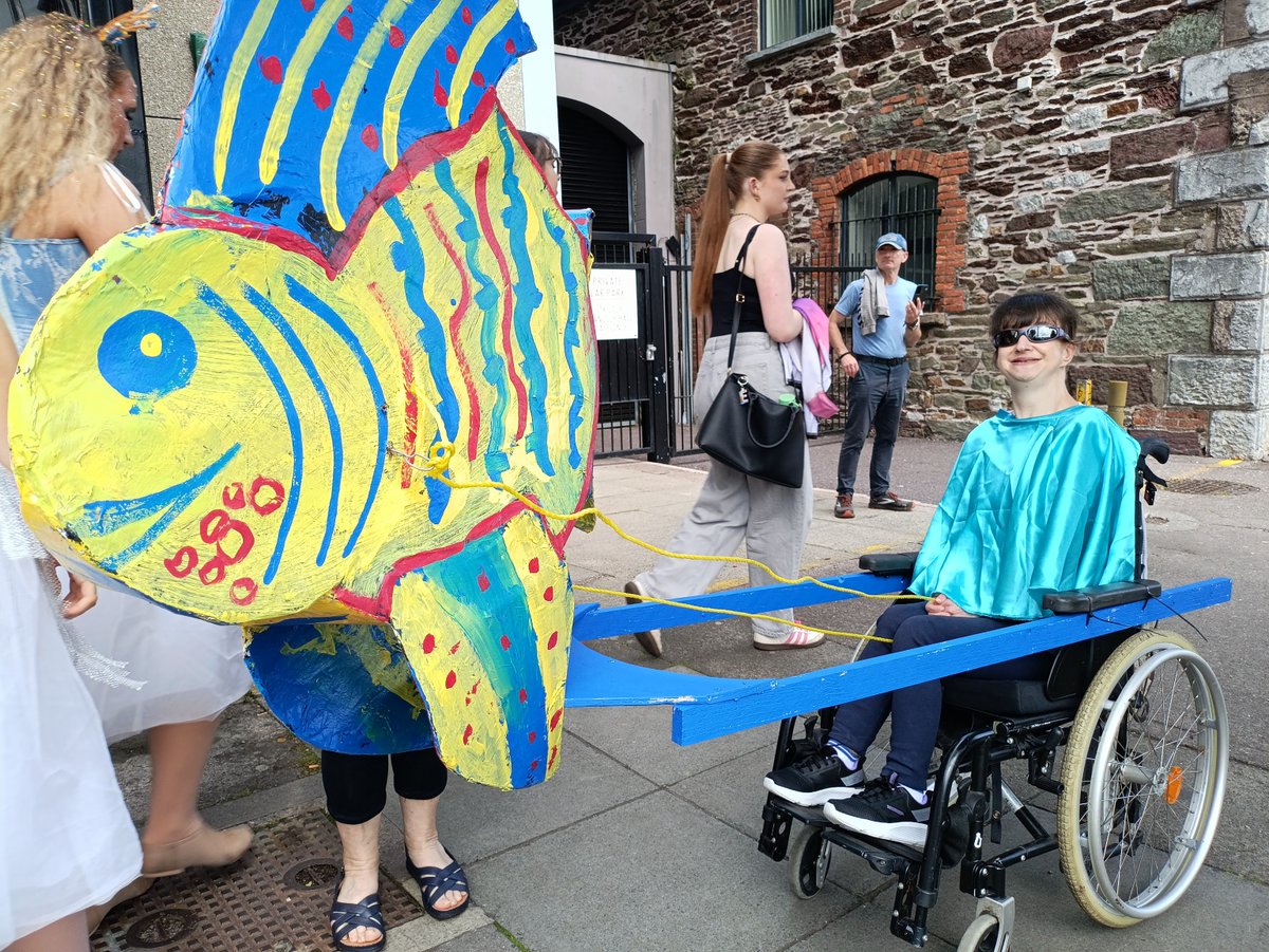 EnableIreland's tweet image. Check out these costumes!! 🐟🐠☀️ In June, Enable Ireland Service Owners from Midleton, Marina, and Carrigaline joined the @CorkMidsummer Festival Parade! 🎉 Amazing props were created in 7 workshops. We can’t wait for next year! #CorkMidsummerFestival #EnableIreland #Cork