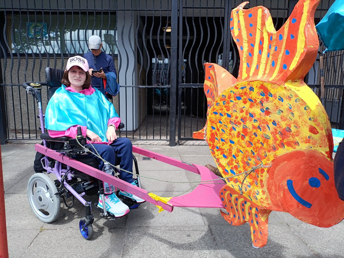 EnableIreland's tweet image. Check out these costumes!! 🐟🐠☀️ In June, Enable Ireland Service Owners from Midleton, Marina, and Carrigaline joined the @CorkMidsummer Festival Parade! 🎉 Amazing props were created in 7 workshops. We can’t wait for next year! #CorkMidsummerFestival #EnableIreland #Cork