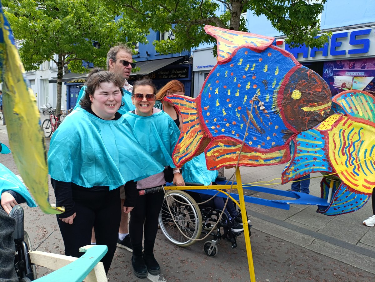 EnableIreland's tweet image. Check out these costumes!! 🐟🐠☀️ In June, Enable Ireland Service Owners from Midleton, Marina, and Carrigaline joined the @CorkMidsummer Festival Parade! 🎉 Amazing props were created in 7 workshops. We can’t wait for next year! #CorkMidsummerFestival #EnableIreland #Cork
