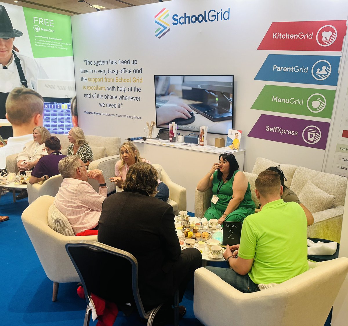 Some fantastic conversations happening around #SchoolFood at the SchoolGrid afternoon tea sessions #LACAME 🍰🧁☕️