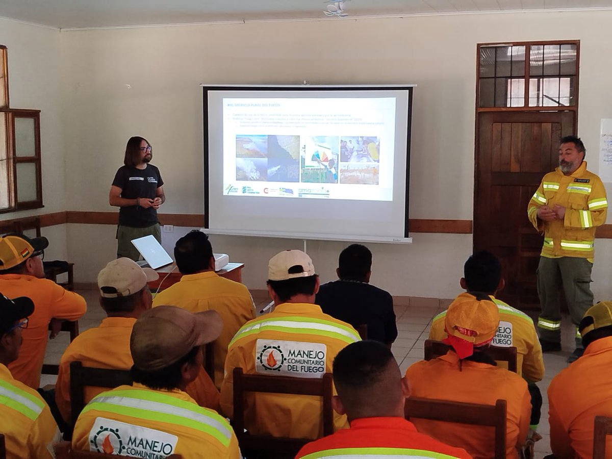 PauCostaF's tweet photo. 📢Estamos en Bolivia 🇧🇴para llevar a cabo el "Curso de Quemas Prescritas" 🔥en el Santuario de Chochís, departamento de Santa Cruz. Nos esperan 5 días de intenso aprendizaje e intercambio de conocimiento☺️ Gracias a @FAN_Bolivia por la organización 🙌

👉 Este curso forma parte de una colaboración con @fiap_es  @AECID_es para implementar una estrategia de gestión integral de incendios forestales en la zona, basada en el Manejo Integral del Fuego (MIF).

Seguiremos informando 😉