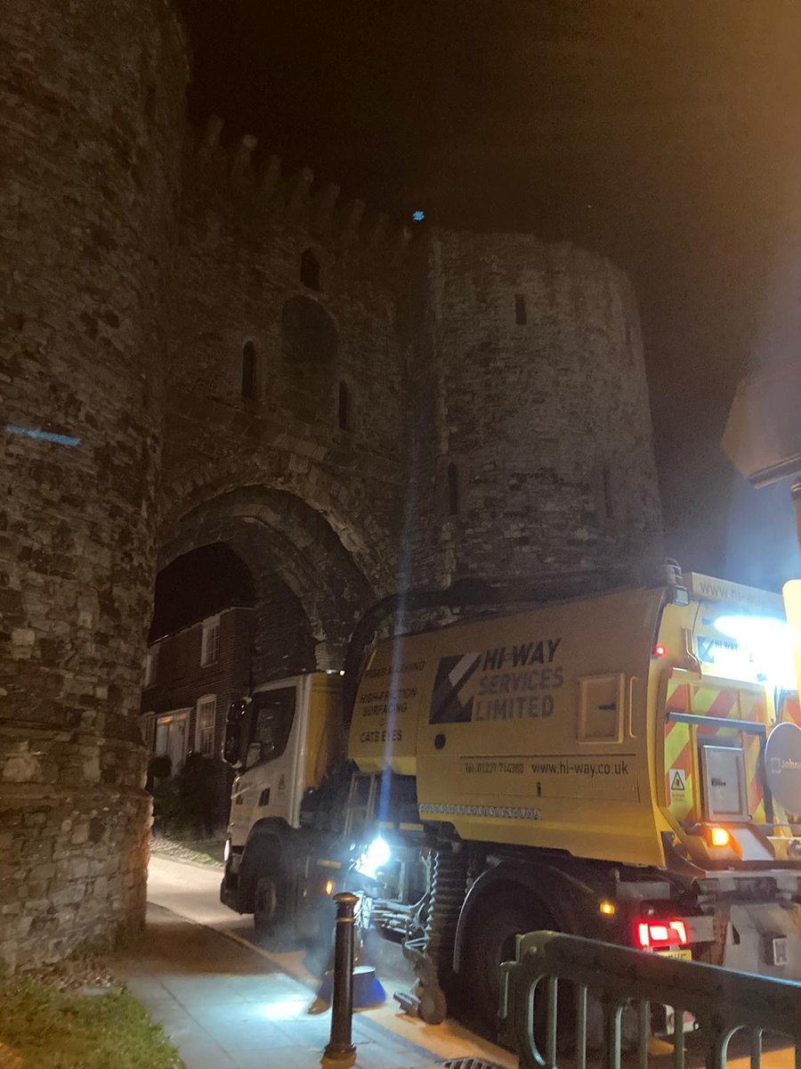 hiwayservices's tweet image. Cleaning up on a finished HFS job with our in-house Road Sweeper. 

 01227 714 380   lidia@hi-way.co.uk   hi-way.co.uk 
#RoadSweeper #HFS #RoadMarkings