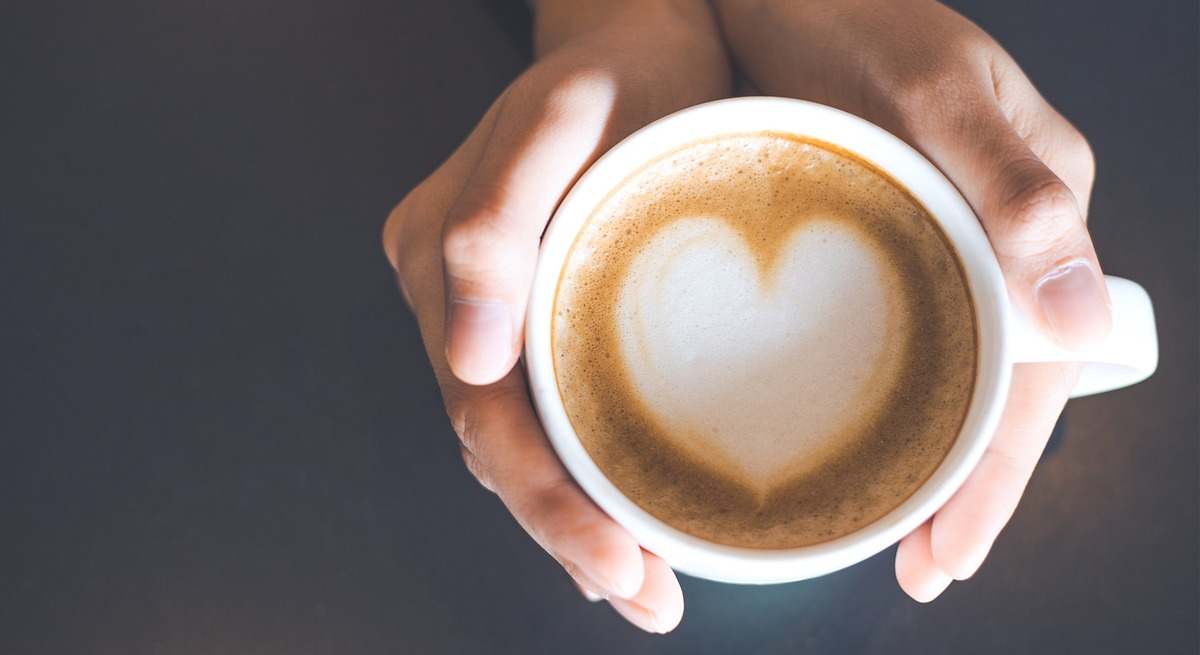 Giro de 180 grados en la ciencia: investigadores detectan cómo el #café previene enfermedades del corazón. Los investigadores de la Universidad <a href="/SapienzaRoma/">Sapienza Università di Roma</a>, creen que los pacientes pueden mejorar su salud vascular #CaféySalud bit.ly/3CqkSMA Vía: <a href="/elEconomistaes/">elEconomista.es</a>