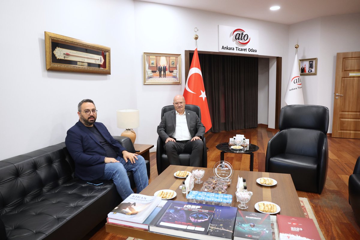 Ankara Ticaret Odası (@atokurumsal) on Twitter photo Ankara Ticaret Odası Yönetim Kurulu Başkanı <a href="/GurselBaran/">Gürsel Baran</a>, ATO’nun Kreatif Endüstriler ve Markalaşma Özel İhtisas Komisyonu Başkanı Berat Kuzu’yu kabul ederek, sektörel çalışmaları hakkında bilgi aldı.
<a href="/beratkuzu/">Berat KUZU</a> Ankara Ticaret Odası Yönetim Kurulu Başkanı <a href="/GurselBaran/">Gürsel Baran</a>, ATO’nun Kreatif Endüstriler ve Markalaşma Özel İhtisas Komisyonu Başkanı Berat Kuzu’yu kabul ederek, sektörel çalışmaları hakkında bilgi aldı.
<a href="/beratkuzu/">Berat KUZU</a>