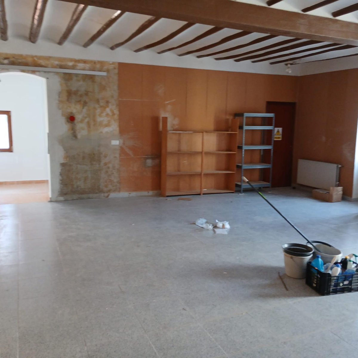 AjTirig's tweet photo. 🏛️ Tírig reforma la 1a planta de l’Ajuntament per a millorar el servei. En tres mesos tindrem un espai més funcional, accessible i modern 🔧

👉 Obres dins del Pla Impulsa (110.697 €)

🗣️ Juanjo Carreres: “Un pas més en la modernització de les instal·lacions públiques” https://t.co/flvUO3w7uw