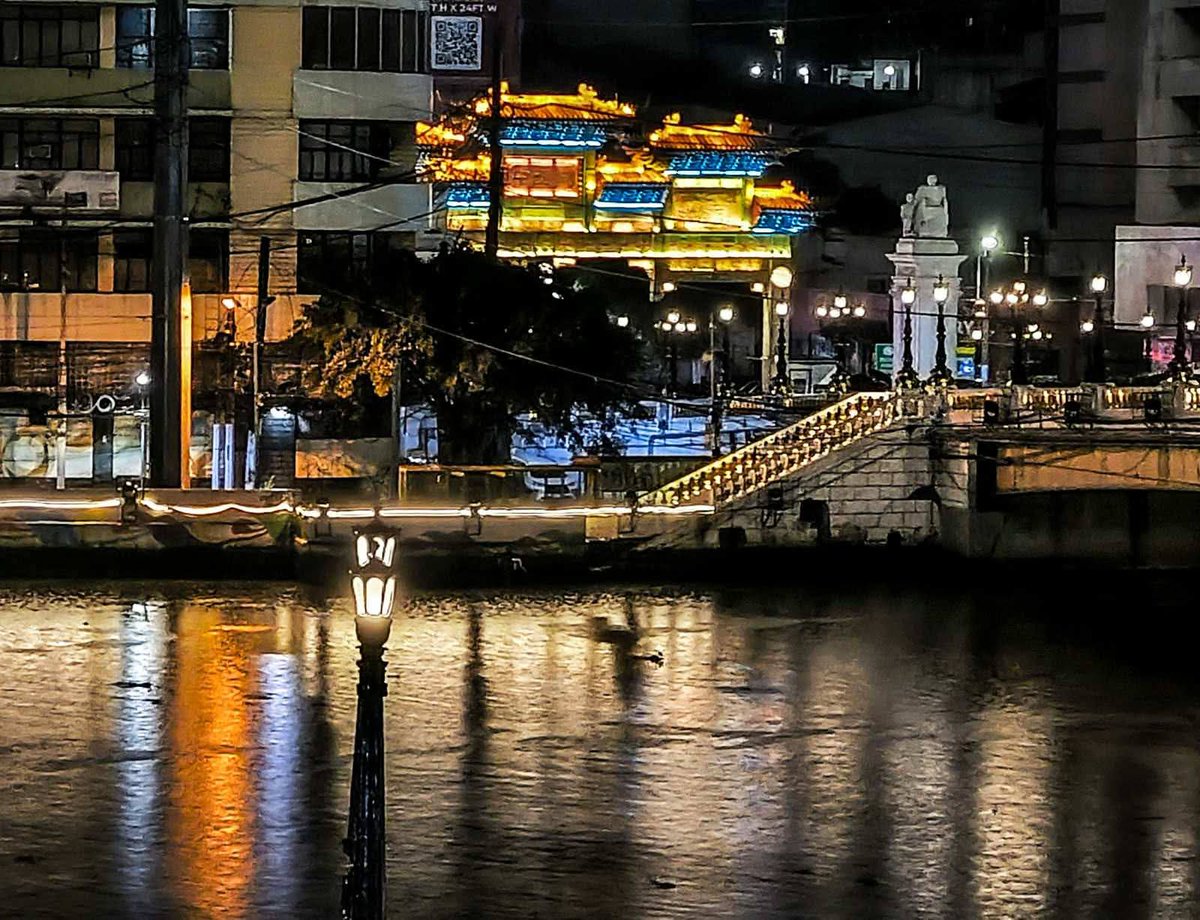 pnagovph's tweet photo. View of the Pasig River Esplanade by night, photographed from @Intramuros, Manila and with a view of Binondo District Tuesday (July 8, 2025). President Ferdinand R. Marcos Jr. has vowed to revive historic districts along the Pasig River. The esplanade will be about 25 kilometers long and will include Mandaluyong, Makati, Pasig and Taguig. (PNA photos by Joan Bondoc)